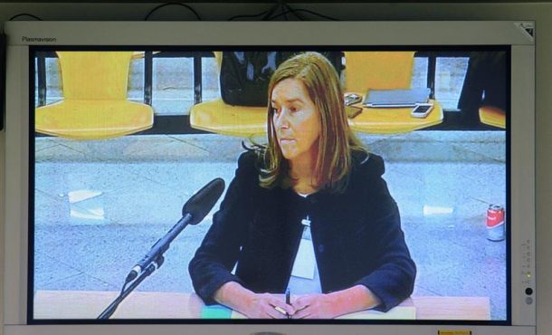 Vista de la declaración de la exministra de Sanidad Ana Mato a través de un monitor de la sala de prensa de la Audiencia Nacional de San Fernando de Henares. Efe