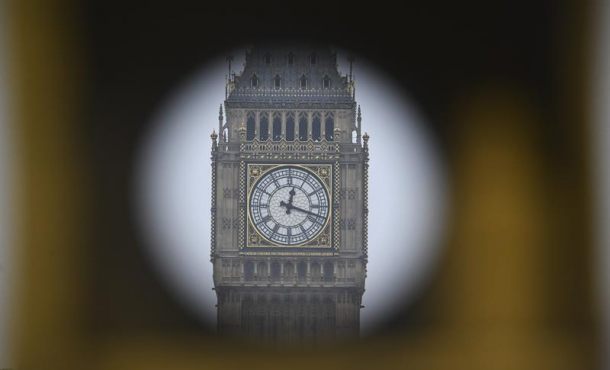 Vista del Big Ben a través de una forma circular, en Westminster, Londres, Reino Unido, hoy, 8 de febrero de 2017. efe