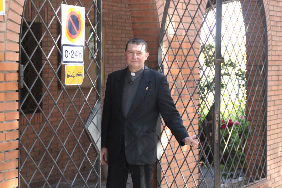 1 Entrevista con el sacerdote catalán, Custodio Ballester Bielsa, párroco de la Inmaculada Concepción de Hospitalet (Barcelona) España. 25.02.2017. Lasvocesdelpueblo (22 (50)