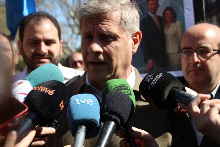 Alberto Fernández: Ada Colau gasta casi lo mismo en subvenciones del IBI que en la propia ayuda