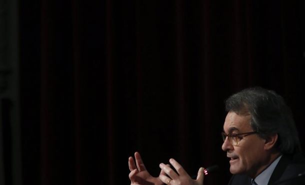 El condenado Artur Mas durante su intervención en el debate en el que participa junto al exministro de Exteriores ... efe