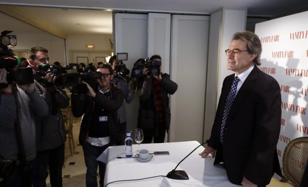 El golpista condenado por la Justicia expresidente de Cataluña, Artur Mas, momentos antes de participar en un desayuno-coloquio organizado por la revista 'Vanity Fair'. Efe.