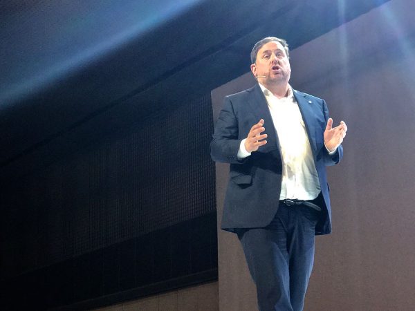 El mesías del separatismo Oriol Junqueras ayer, sábado 4 de marzo de 2017 durante el acto de inicio de campaña del Referéndum de autodeterminación de Cataluña. lasvocesdelpueblo.