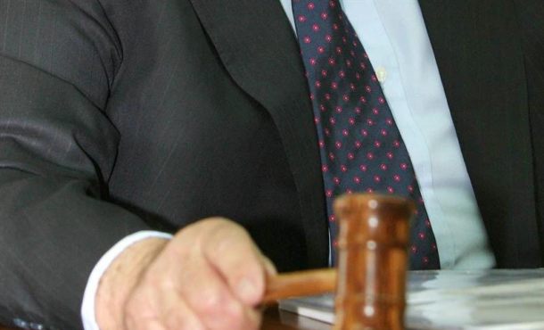 En 2012, los abogados y voluntarios del LPI comenzaron a trabajar en el caso y encontraron nuevas pruebas como un sorprendente parecido físico entre Contreras y Salgado. Efe