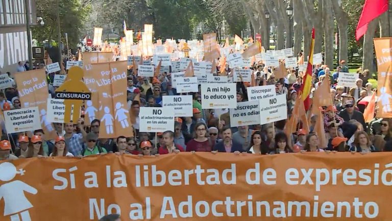 Miles de personas junto a VOX claman en Madrid contra la censura y defienden «la Libertad de Expresión»