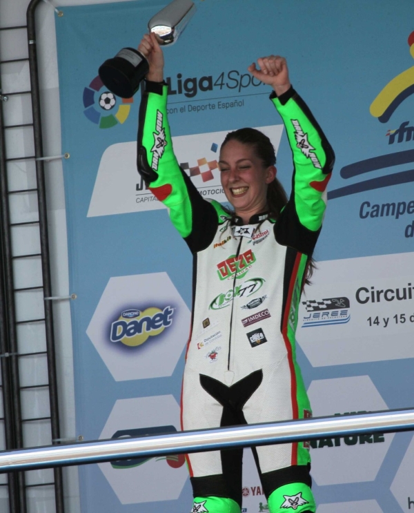 La cordobesa Andrea Sibaja, del equipo DEZA-CORDOBA Patrimonio de la Humanidad, será la primera andaluza en la historia que participará en un mundial de motociclismo. Lasvocesdelpueblo.