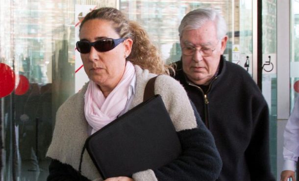 La exdirectora financiera del Palau de la Música Gemma Montull, seguida de su padre, el exdirector administrativo del Palacio de la Música, Jordi Montull. Efe