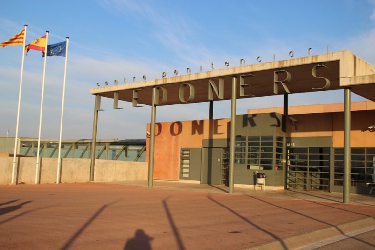 El primer preso político catalán ha salido de la cárcel de Lledoners (Manresa) Cataluña