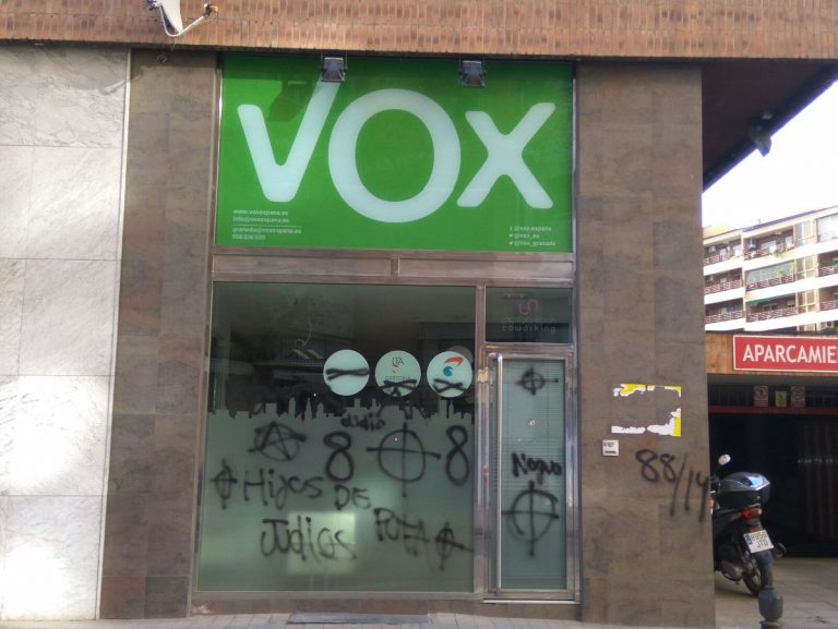 VOX Granada denuncia «pintadas antisemita» y no callará ante «violencia podemita ni la neonazi»