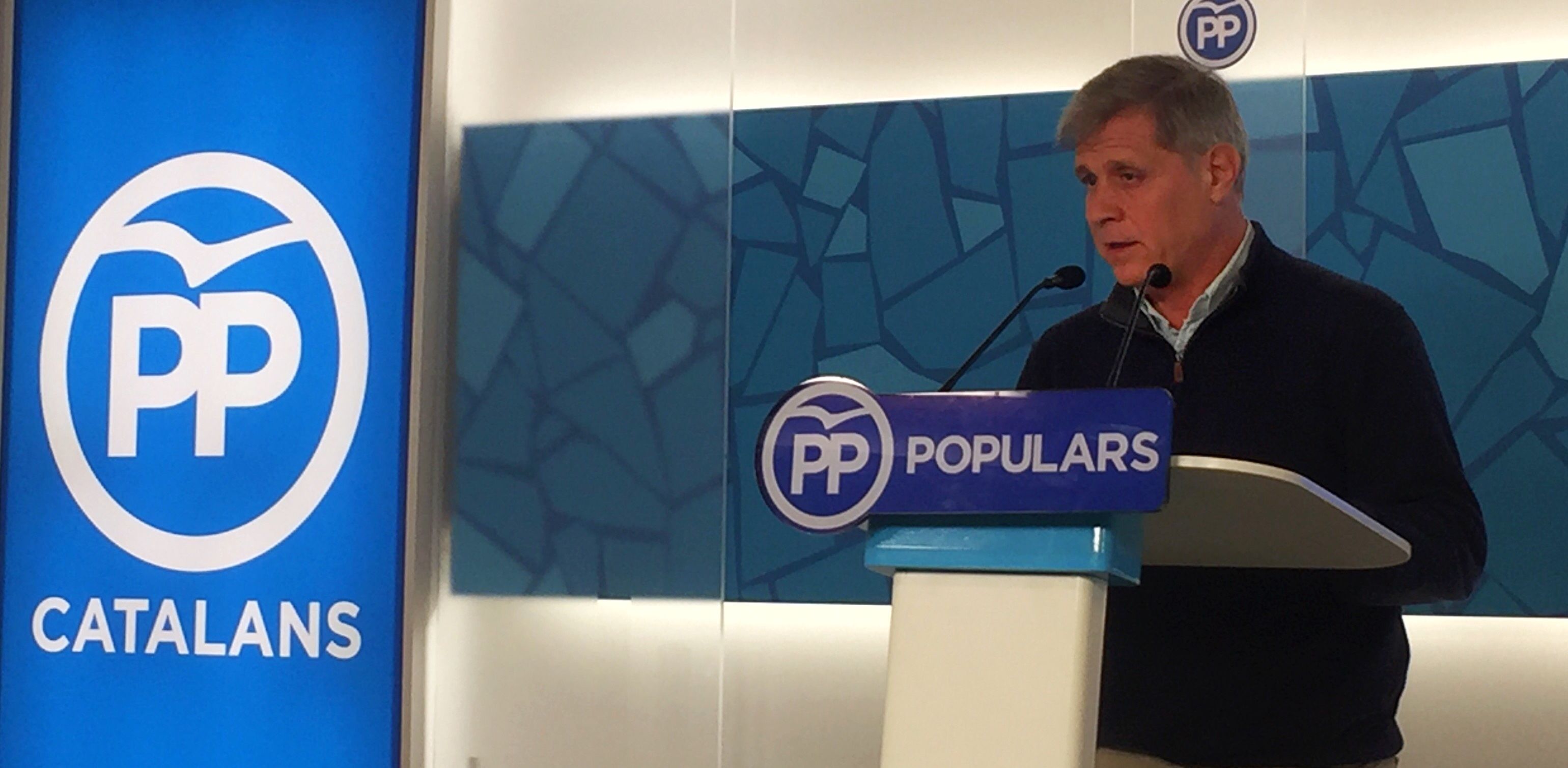 rueda de prensa de Alberto Fernández, presidente del Grupo Popular en el Ayuntamiento de Barcelona con Ramón Riera, presidente del comité organizador... Lasvocesdelpueblo.