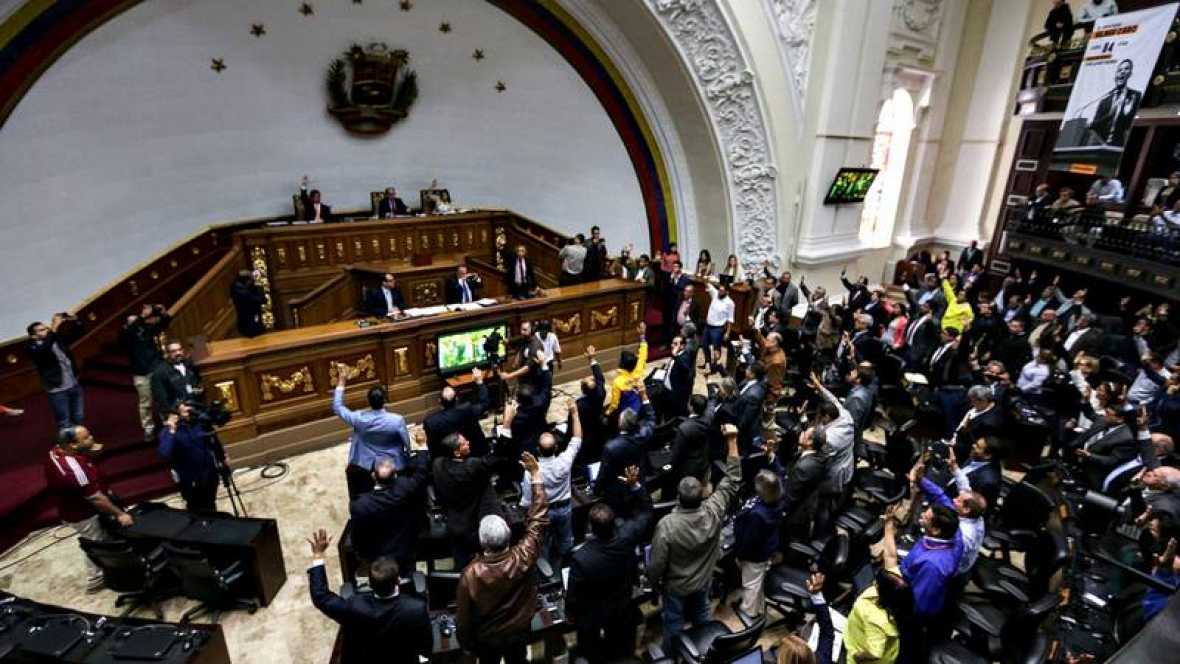 Asamblea Nacional de Venezuela (Caracas), Venezuela, miércoles 5 de abril de 2017. Agencias-. El Parlamento venezolano vota para iniciar el proceso de destitución... efe