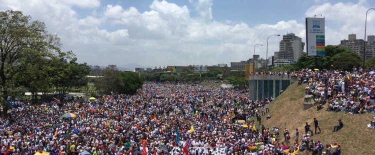 Carcas (Venezuela) 06.04.2017. El pueblo venezolano respondió al llamado a defender la democracia. Lasvovesdelpueblo.