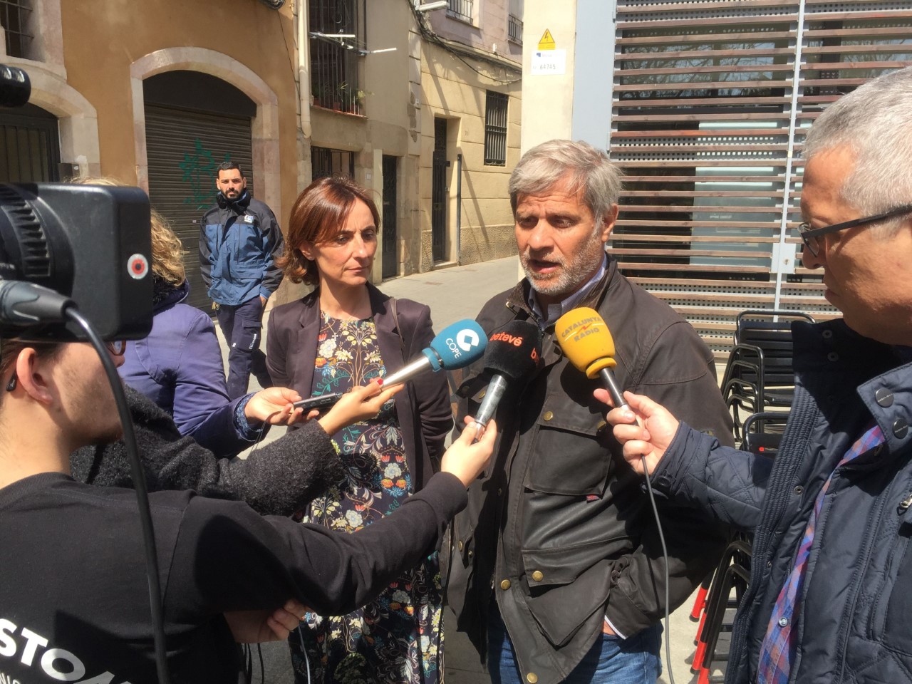 El líder del PP en el ayuntamiento de Barcelona, Alberto Fernandez, este jueves 20 de abril de 2017, en declaraciones a la prensa. Lasvocesdelpueblo.