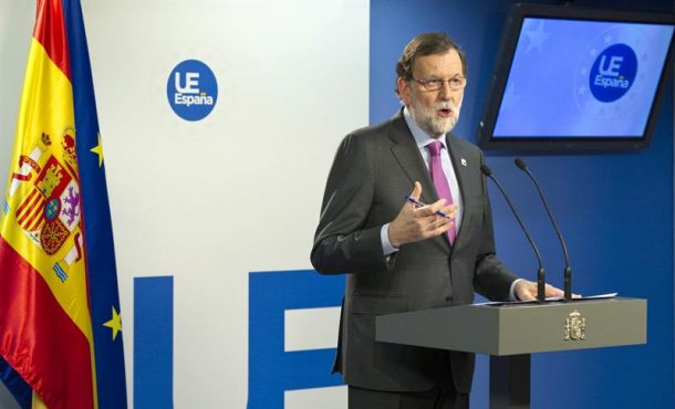 El presidente del Gobierno, Mariano Rajoy, durante la rueda de prensa que ha ofrecido hoy en Bruselas tras la cumbre extraordinaria de los líderes de la UE sobre el 'brexit'. Efe.