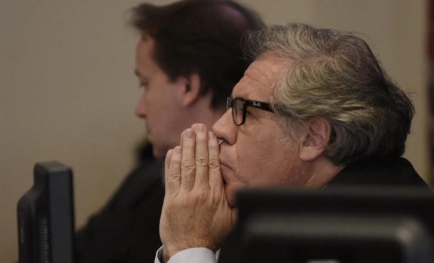 El secretario general de la OEA, Luis Almagro, escucha el 28 de marzo de 2017 a los participantes en la sesión extraordinaria sobre la situación en Venezuela. Efe