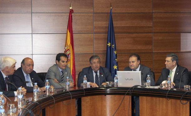 GRA226. MADRID, 11.04.2017.- Fotografía facilitada por el Ministerio del Interior, del ministro Juan Ignacio Zoido (3d). Efe