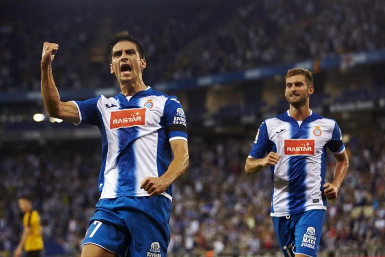 Ayuntamiento Barcelona, excepto CUP, firma el reconocimiento del RCD Español en Pleno Municipal