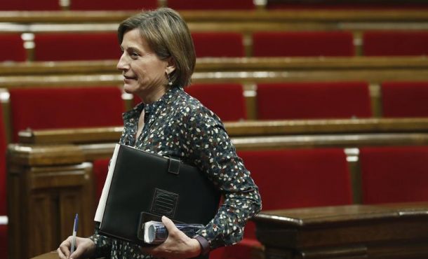 La presidenta del Parlamento catalán, Carme Forcadell, momentos antes de iniciarse el pleno del Parlamento catalán celebrado esta tarde con el debate fina.. Archivo efe.