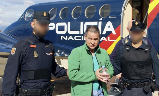 En la imagen, el terrorista de ETA, tras su llegada a España, Efe.