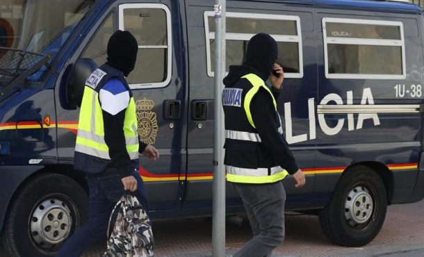 Agentes de la Policía Nacional en una operación antiterrorista contra el DAESH. Archivo Efe.