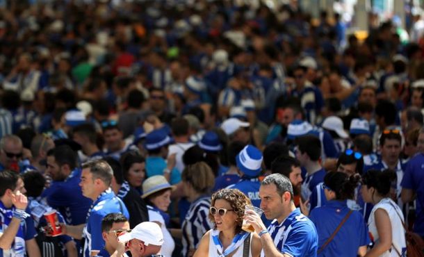 Ambiente en la Fan Zone del Deportivo Alavés en el Parque de La Cuña Verde en Madrid, con motivo de la final de la Copa del Rey, 27.05.2017. Efe.