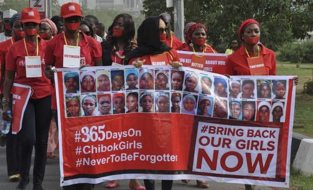 Cientos de nigerianos se manifiestan el 13 de abril de 2015 en el primer aniversario del secuestro de un grupo de niñas en una escuela de Chibok. Archivo Efe.