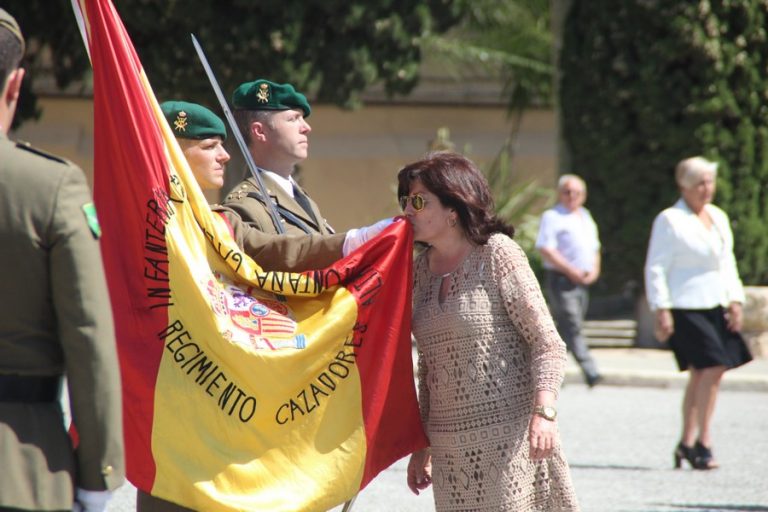 4 mil familias arropan a 600 catalanes «orgullosos» jurando Bandera de España en Barcelona