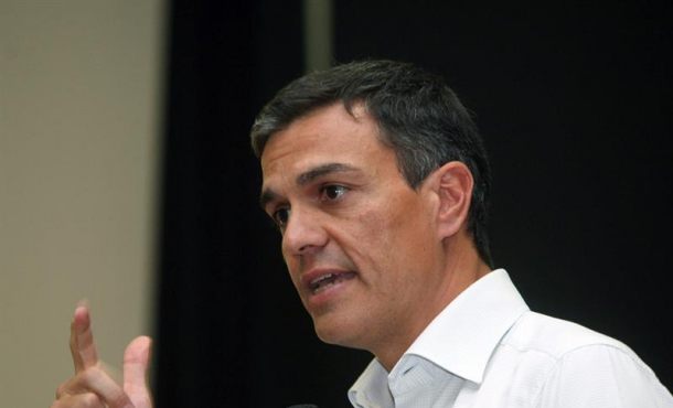 El candidato a la secretaría general del PSOE Pedro Sánchez, durante su intervención hoy en el Centro Cívico del barrio de Bonavista de Tarragona. Efe
