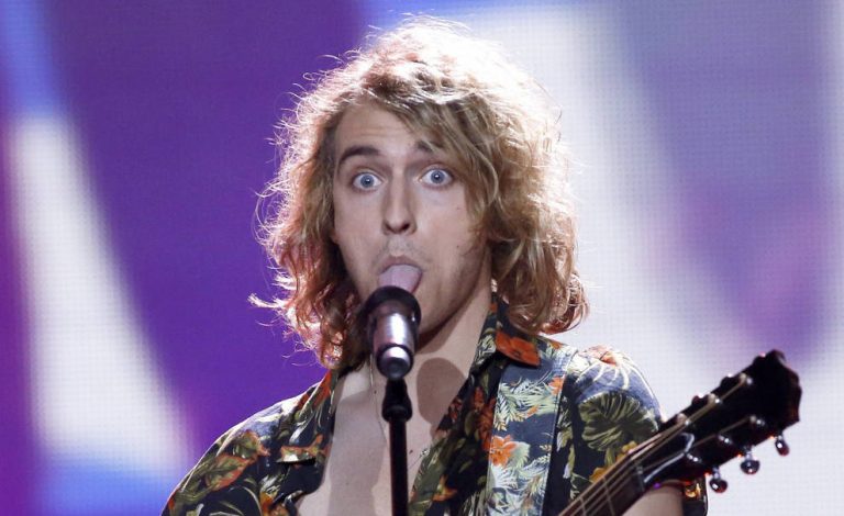 La catalana Agenjo critica a «catetos» como Manel Navarro que «renuncian al español» en Eurovisión