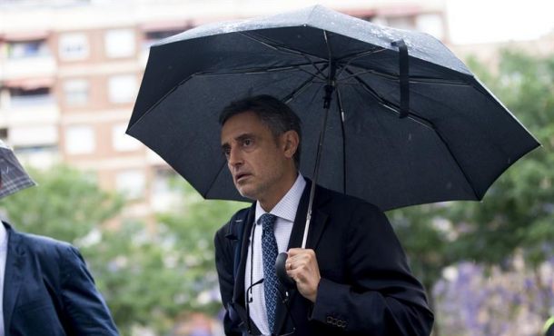 El fiscal Anticorrupción Emilio Sánchez Ulled, a su llegada a la Ciudad de la Justicia de Cataluña donde sigue presentando sus informes del juicio por el saqueo. Efe