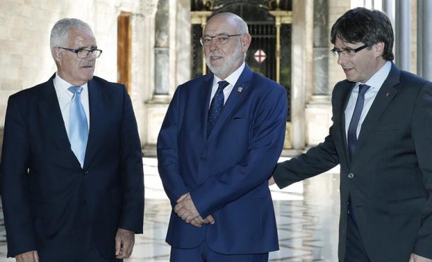 Fical Suerior (i),Fiscalia (c) Puigdemont (d). Efe