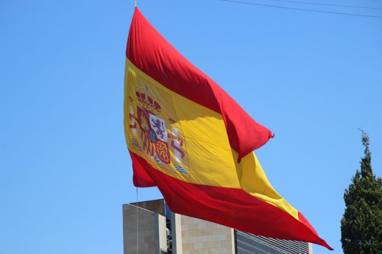 Vuelve la Bandera de España en Roda (Osona), «ondea contra voluntad del alcalde» separatista