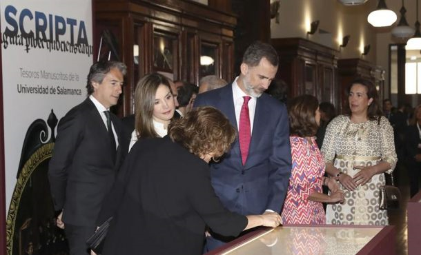 Los Reyes de España abren una muestra que recorre 500 años de manuscritos históricos