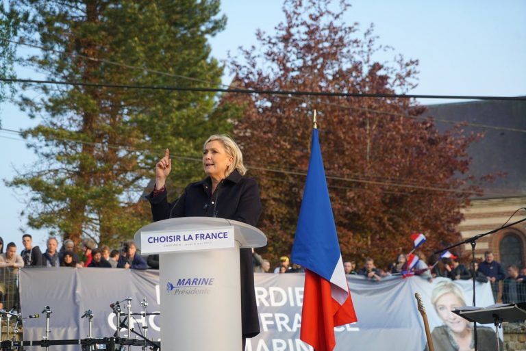 Marine Le Pen gana las elecciones en Francia, según sondeos al pie de urna