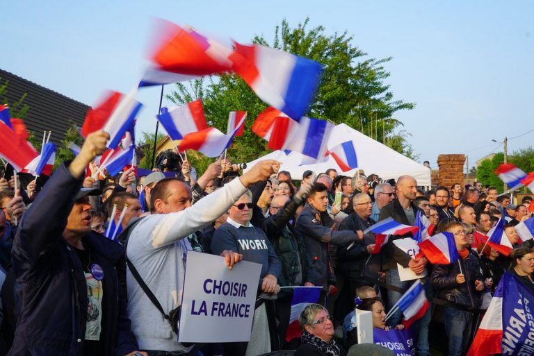 Abren los colegios en Francia para la segunda vuelta de las presidenciales