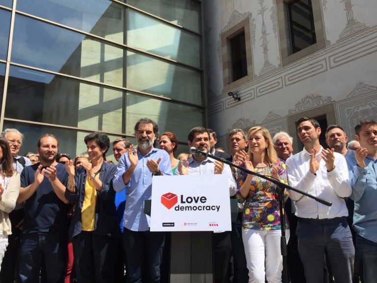 Colectivos separatistas exigen «de manera rápida» la fecha y la pregunta para el referéndum