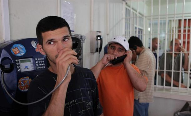 El número de españoles presos en el exterior cae a la mitad en un lustro