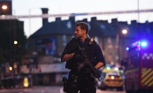 An armed policeman keeps watch near a police cordon near Finsbury Park, after a van collision incident in north London, Britain, 19 June 2017. Efe