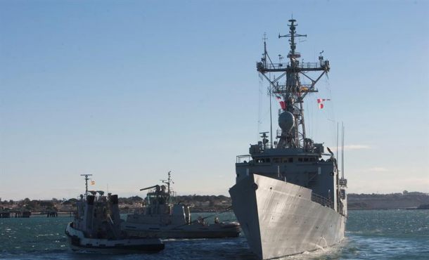 Capital de España, domingo 18 de junio de 2017. Desplazándose a su máxima velocidad, la Canarias lanzó además su helicóptero embarcado... Efe