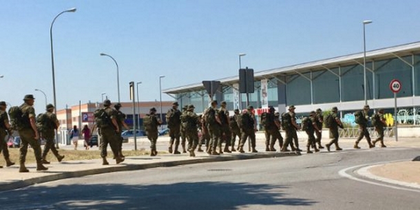 Castellar del Vallés, miércoles 22 d ejunio de 2017. Un grupo d elos héroes de España hacen ejercicios contra el terrorismo yihadistas en elas calles de la ciudad. Lasvocesdelpueblo.