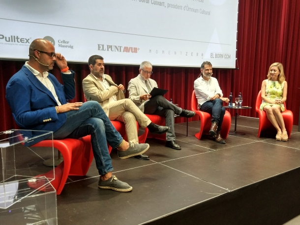 De Izquierda a la derecha, los presidentes de principales asociaciones separatistas en Cataluña, Miquel Buch (ACM), Asamblea Nacional Catalana (ANC), el presentador de foro... Lasvocesdelpueblo.