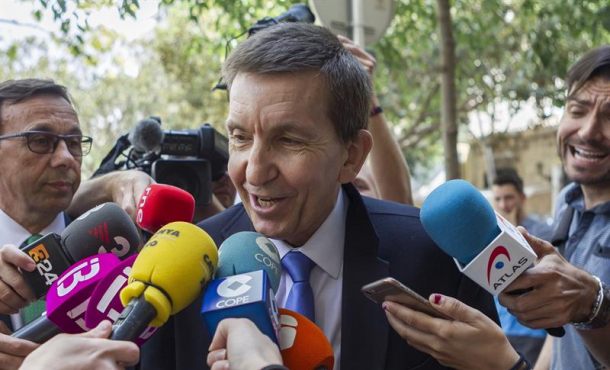 El fiscal jefe Anticorrupción, Manuel Moix, contesta a las preguntas de los periodistas ayer. Efe.