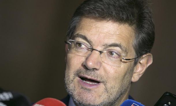 El ministro de Justicia, Rafael Catalá, en declaraciones en su visita a Zaragoza, lunes 26 de junio de 2017. Efe.