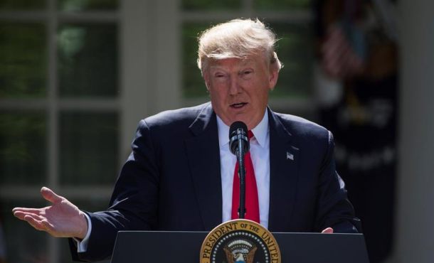 El presidente de EE.UU., Donald Trump, anunció hoy en un discurso su decisión de sacar al país del Acuerdo de París contra el cambio climático, adoptado por casi 200 países en 2015. Efe