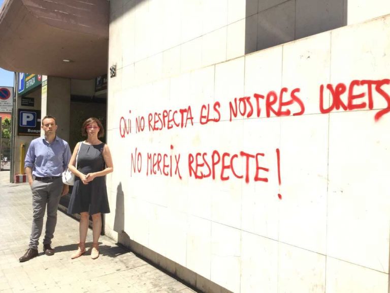 Desconocidos en sede de Cs (Lérida): «¡Quien no respeta nuestro derechos, no merece respeto!»