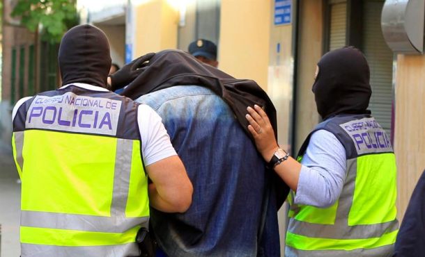 Imagen de archivo de una operación antiyihadista de la policía nacional del pasado mes de mayo en Madrid. Archivo Efe.