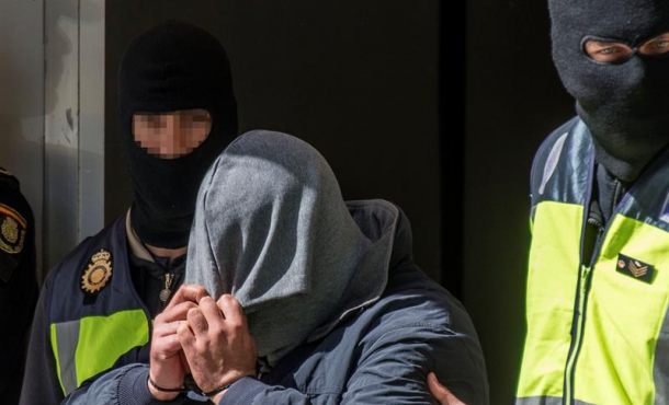 Imagen de archivo de una operación policial anterior contra el terrorismo yihadista en Palma de Mallorca. Archivo Efe.