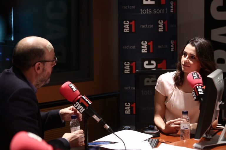 Arrimadas pide a Puigdemont «dejar de engañar, prometió» separación «ahora es el 9N»