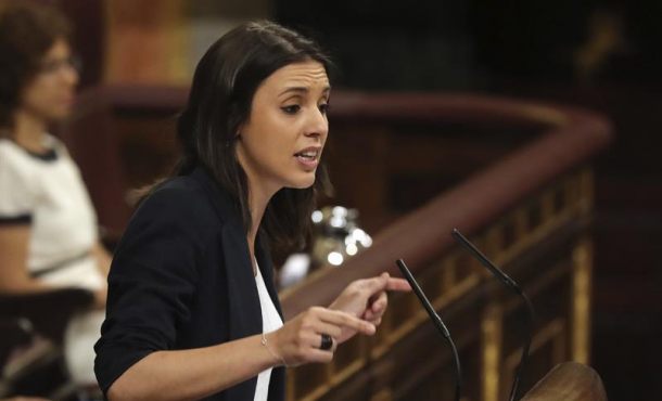 La portavoz de Unidos Podemos, Irene Montero, durante su intervención, sin límite de tiempo, con la que ha comenzado en el Congreso de los Diputados... Efe.