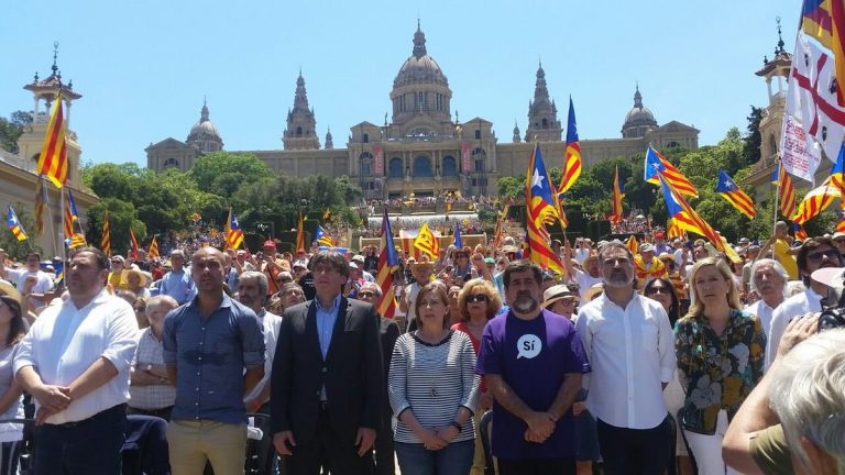 El separatismo se conjura ante solo 30 mil personas en Barcelona hacer posible el referéndum del 1Oct